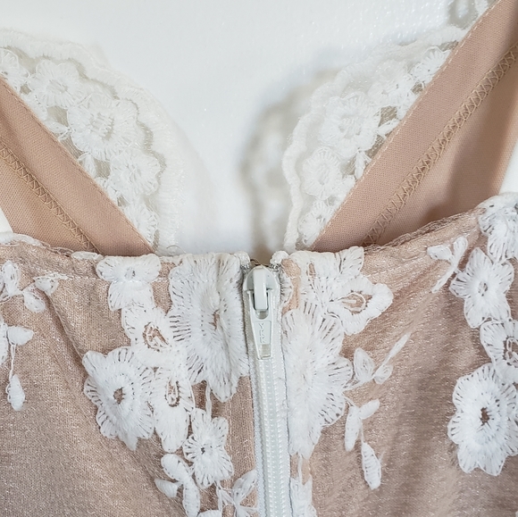 SOLD Beige/lace mini spring dress - Picture 6 of 10
